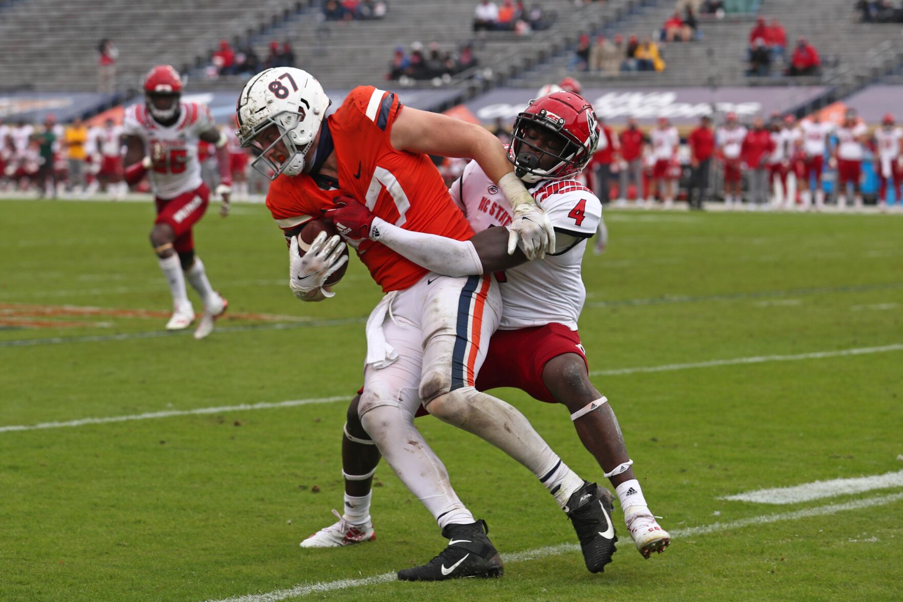 101020-ncstate-uvafootball157.JPG